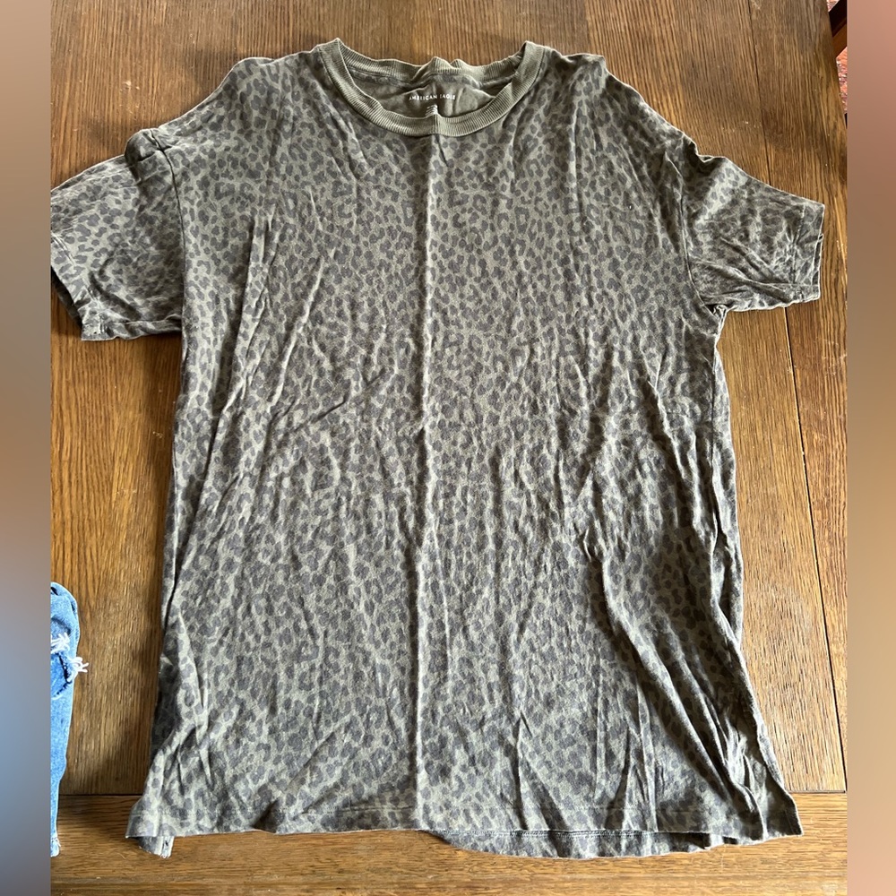 American Eagle Leopard Print t-shirt